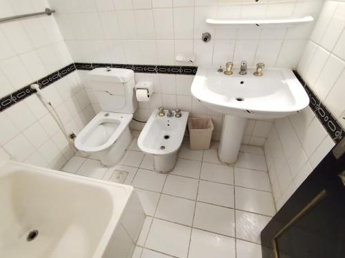 a white bathroom with a toilet and a sink at اجنحة روتانة الفرسان بالحمرا in Jeddah