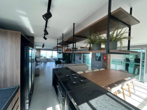 Kuchyň nebo kuchyňský kout v ubytování LUXUOSO APARTAMENTO BEIRA-MAR COM SACADA em MACEIÓ
