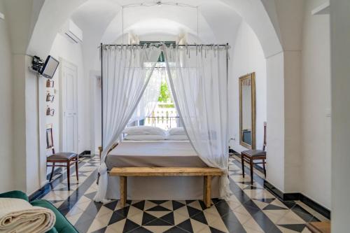 Ένα ή περισσότερα κρεβάτια σε δωμάτιο στο Masseria Montepaolo Dimora di Charme
