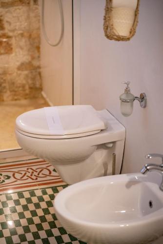 Ένα μπάνιο στο Masseria Montepaolo Dimora di Charme