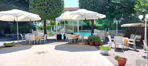 Gallery image of Hotel Garden B&B in Marotta