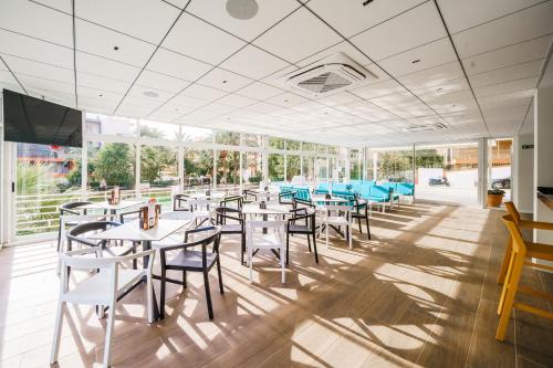 Restoran atau tempat lain untuk makan di Apartamentos El Faro By Mc