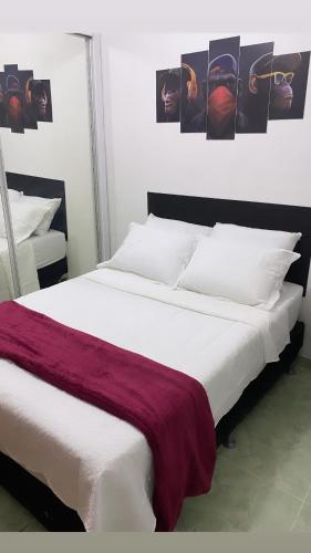 Ένα ή περισσότερα κρεβάτια σε δωμάτιο στο Próximo a estação de trem e estádio do Engenhão.