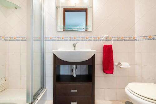 Ένα μπάνιο στο Fantástico T2 AC Wi-FI e TV Cabo 2WC
