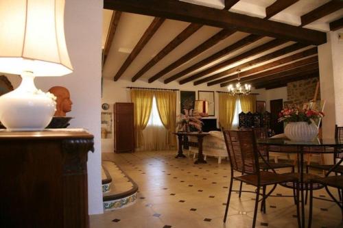 Χώρος καθιστικού στο El Estudio