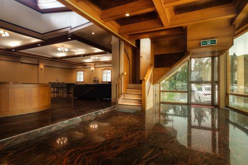 a lobby with a pool in the middle of the floor at Pine Tree Resort  in Zhushan