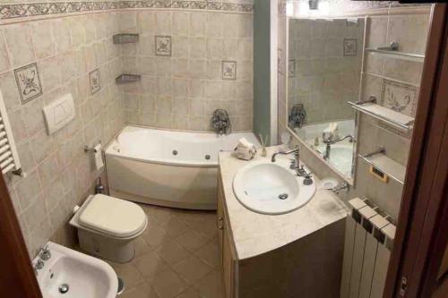 a bathroom with a sink and a tub and a toilet at Casa Vacanze Vanessa House in Ladispoli
