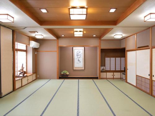 an empty hall with at Hotel Akaboshitei - Vacation STAY 57417v in Echizen