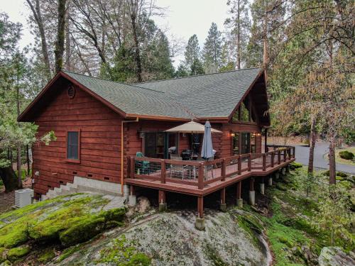 Gallery image of Exquisite Log Cabin in the Pines and Very Private in Sonora