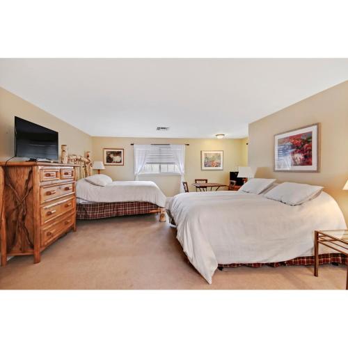 a bedroom with two beds and a television in it at 7 Point Ranch in Emigrant