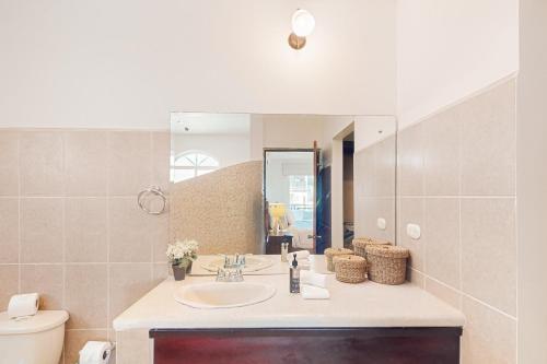 Ένα μπάνιο στο Pacific Sun Estates 1D