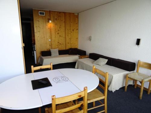 Résidence Bellecote - Appartement 2 pièces 5 personnes au centre de la station d'Arc 1800, pied des pistes et proche des commerces dans le village du MAE-2067