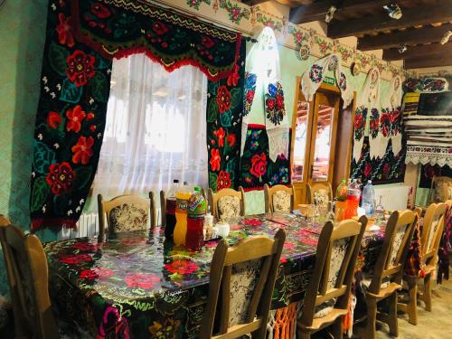 a dining room with a long table and chairs at Pensiunea Codrea - Wagner in Lazu Baciului
