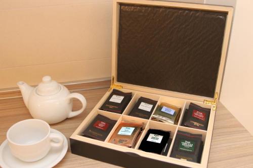 DIMORAVIAPIADUEにあるコーヒーまたはお茶