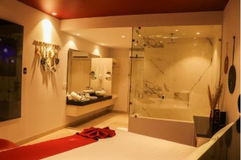 Postel nebo postele na pokoji v ubytování KHotel