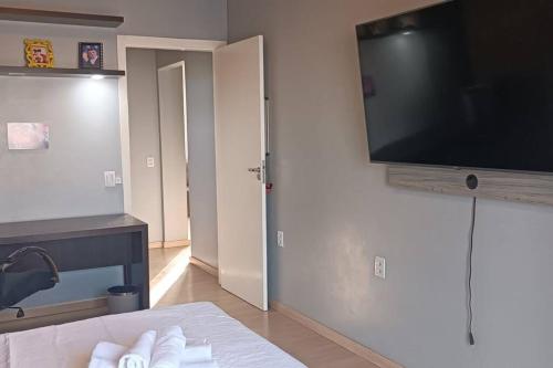a room with a flat screen tv on a wall at Sobrado Completo Belíssima in Pelotas