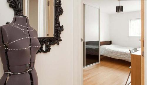 a mannequin standing in a room with a mirror at Double Bedroom with ensuite Regents Canal in London