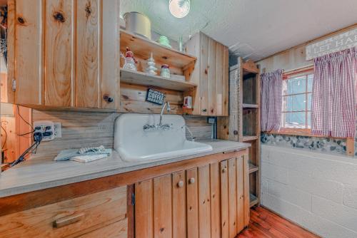 Η κουζίνα ή μικρή κουζίνα στο Happy Home