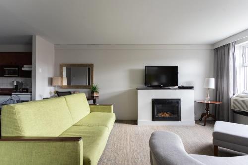 a living room with a couch and a fireplace at Hotel Champlain in Quebec City