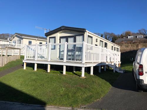 a large white house sitting on top of a yard at Heavenly haven at Whitecliff Bay in Bembridge