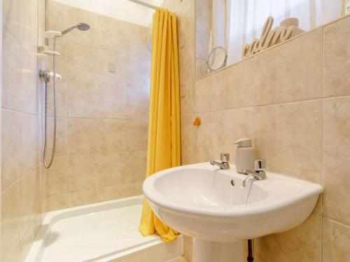 a bathroom with a sink and a shower at 3 Bed in Whitby 90810 in Aislaby