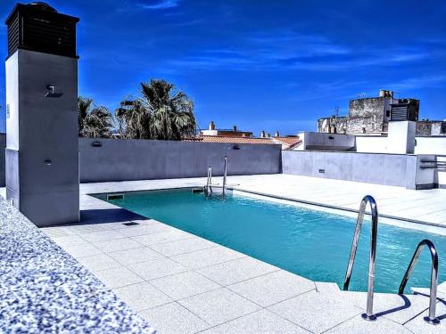 Historical center flat with pool, tennis & parking