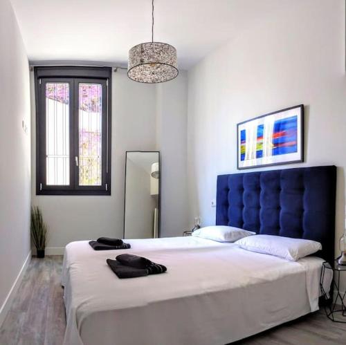 Historical center flat with pool, tennis & parking
