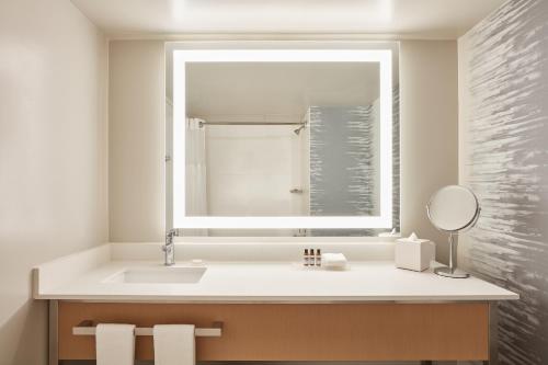 Ένα μπάνιο στο Hyatt Regency Orange County
