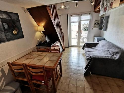 Photo de la galerie de l'établissement Résidence Grande Bleue - VILLA T2 CABINE MEZZANINE 6 couchages PORT LEUCATE MAE-6484, à Port-Leucate