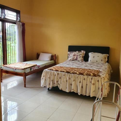 a bedroom with a bed and a window at Angel's Homestay Batutumonga in Rantepao