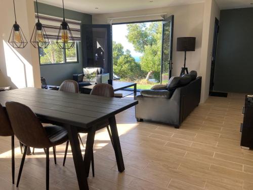 a living room with a wooden table and chairs at Banana Tree Lodge in Jamestown