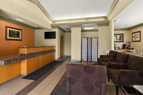 Televisyen dan/atau pusat hiburan di Best Western Willits Inn