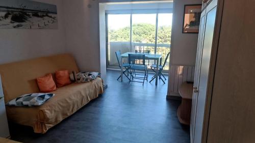 Photo de la galerie de l'établissement Résidence Marines D'aryana - T2 vue sur la piscine a proximité de la Plage MAE-8124, à Six-Fours-les-Plages