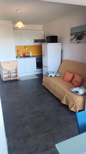 Photo de la galerie de l'établissement Résidence Marines D'aryana - T2 vue sur la piscine a proximité de la Plage MAE-8124, à Six-Fours-les-Plages