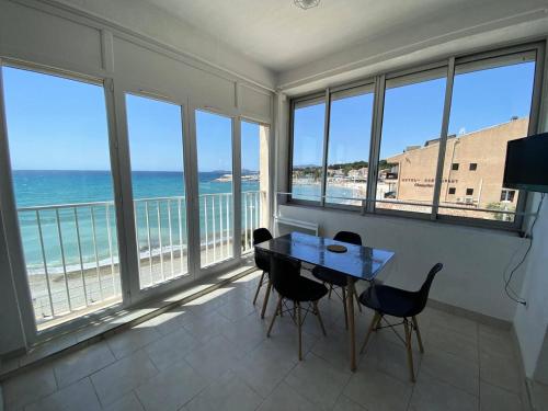 Résidence Oustalet - T2 Panoramique sur la mer à St Cyr Sur mer MAE-2824