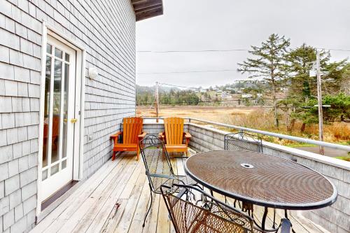 Un balcón o terraza de Oceanside Cabin