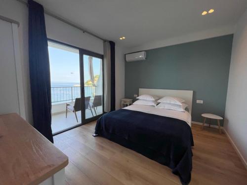 Apartments by the sea Gornja Podgora, Makarska - 21736
