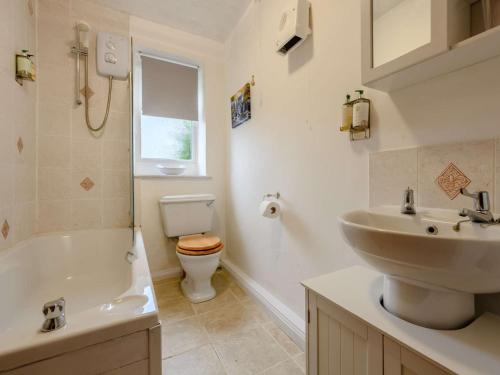 a bathroom with a sink and a toilet and a sink at 1 Bed in Gamblesby 90417 in Kirkoswald