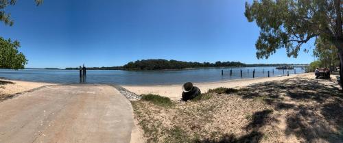 Gallery image of Pet Friendly Waterfront Holiday House on Peaceful Island with Bikes and Kayaks 