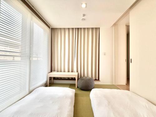 a bedroom with two beds and a window at Zut Shinjuku House-SJ0415 in Tokyo