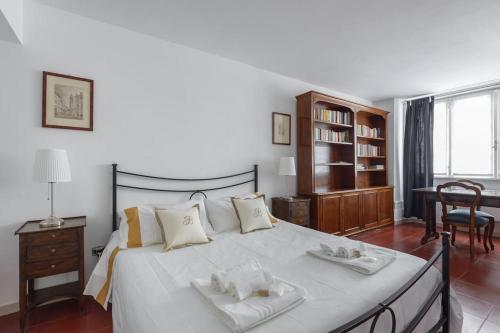Discover the Pantheon from The Berardi Studio Flat