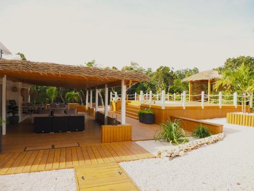 a wedding reception on the beach at a resort at Coco Lodge in Les Terres Basses