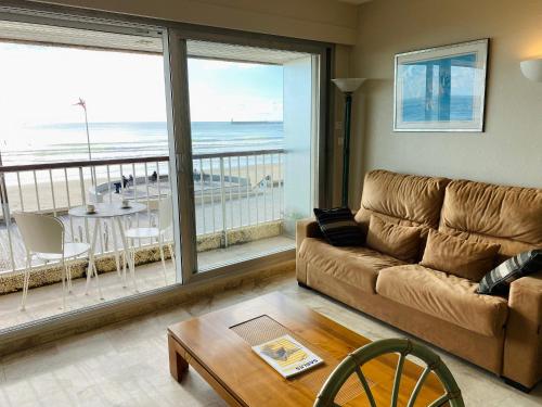 Appartement avec accès direct à la plage, balcon et garage privé