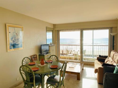 Appartement avec accès direct à la plage, balcon et garage privé