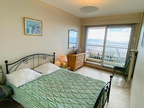 Appartement avec accès direct à la plage, balcon et garage privé