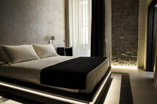 ローマにあるカンポ デ フィオーリ プレステージ ルームズのベッドルーム1室(大型ベッド1台付)