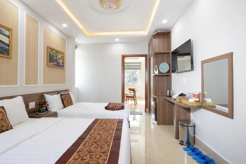 Postel nebo postele na pokoji v ubytování ROMANCE HOTEL DALAT