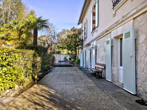 Appartement T3 à Arcachon - Ville d'Hiver, proche centre et plage, avec terrasse et parking privé.