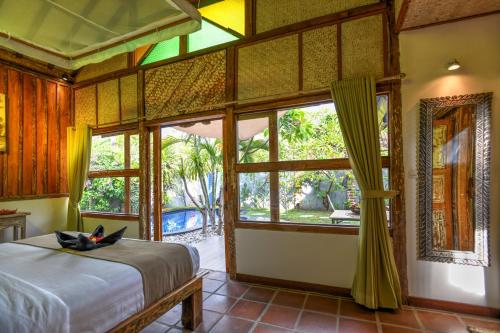 Кровать или кровати в номере Villas SAMALAMA Gili Air