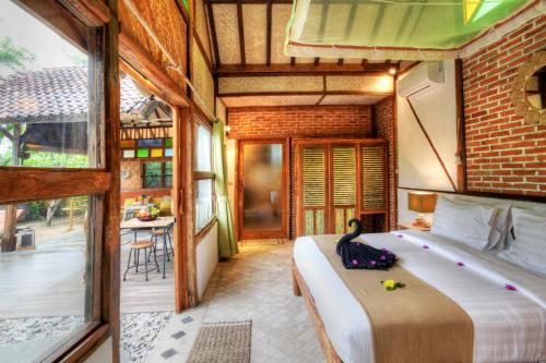 Кровать или кровати в номере Villas SAMALAMA Gili Air